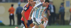 Fifa pune Argentina e Paredes com suspens�o e multas ap�s confus�o na Copa