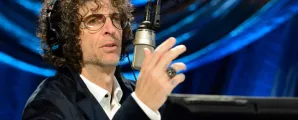 Ex-assistente de Howard Stern volta � Justi�a para poder falar livre sobre emprego