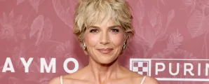 Selma Blair esclarece deten��o ap�s incidente em voo: foi emerg�ncia m�dica, n�o agress�o intencional