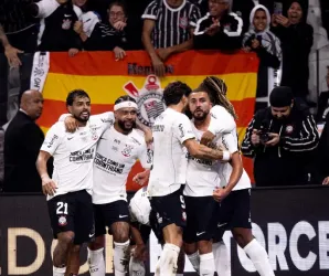 Corinthians vence o Atl�tico-MG com gol no fim e ganha f�lego na tabela