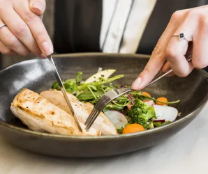 O erro que pode deixar voc� com mais fome e menos resultado na dieta
