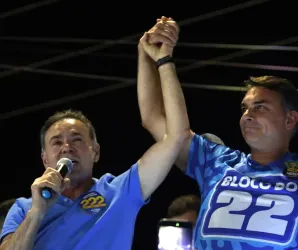 Pol�tico do Cear� ataca petistas e defende afastamento de ministros do STF em visita de Fl�vio Bolsonaro