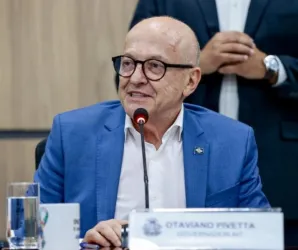 Governador inaugura novas delegacias e entrega escrituras em Nobres e Ros�rio Oeste