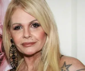 Monique Evans completa 70 anos e diz que as pessoas se tornaram mais caretas