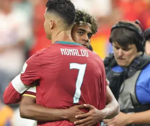 Jovem craque consola Cristiano Ronaldo ap�s elimina��o na Copa do Mundo