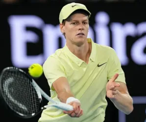 Sinner vence Zverev em batalha de quase 4 horas e � bicampe�o em Wimbledon