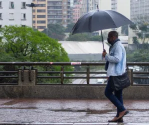 Frente fria chega em SP e deixa Sul em alerta de temporais