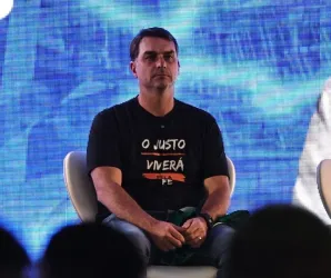 Fl�vio diz confiar nas urnas, mas n�o explica informa��o falsa