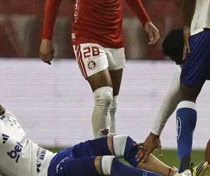 Gabriel Pec sofre fratura na perna na estreia pelo Cruzeiro