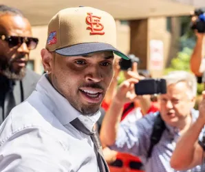Chris Brown se declara culpado por briga em boate londrina em 2023