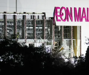 Terremoto forte no Jap�o derruba castelo, shopping e chamin� gigante