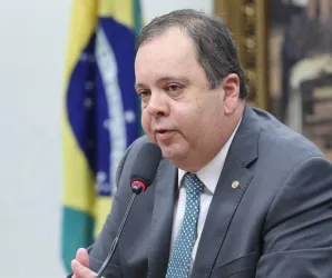 Deputado baiano muda cor de pele em registro eleitoral