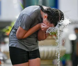 Alerta de calor extremo: Met Office prev� temperaturas de 38�C e poss�veis cortes de energia em 47 �reas do Reino Unido