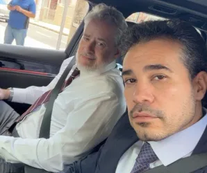 Ademir perde o controle e agride o pr�prio filho em tribunal na novela 'Quem ama cuida'