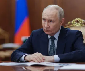 Aliado de Putin diz que R�ssia luta 'guerra santa' e que Gr�-Bretanha ser� 'varrida da Terra'