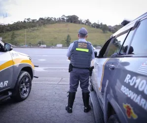 Pol�cia encontra 2 toneladas de maconha e perfumes ilegais escondidos em caminh�o no interior de SP
