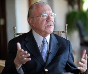 Jos� Sarney � internado na UTI ap�s cirurgia no abd�men