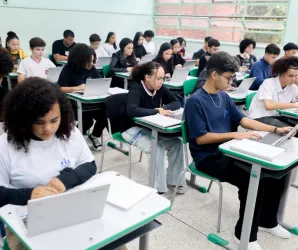 SP far� primeiro simulado para 325 mil alunos se prepararem para Prov�o e Enem