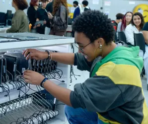 Governo de SP vai entregar 200 mil tablets gratuitos para alunos e professores da rede estadual