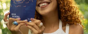 Em novo livro, Sofia Oliveira conduz � um mergulho dentro de si e da sua pr�pria jornada