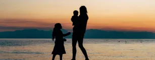 M�e solo: quem divide o peso com quem cuida de tudo?