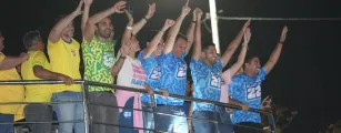 Fl�vio Bolsonaro promete incluir homossexuais e defender compra dos brasileiros em evento em Fortaleza