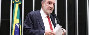 Patrus Ananias, ex-ministro de Lula, anuncia que quer ser candidato ao governo de Minas Gerais
