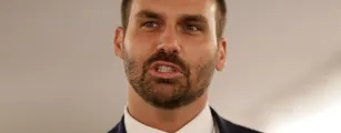 Eduardo Bolsonaro envia v�deo � conven��o do PL e diz que irm�o vai soltar Jair Bolsonaro