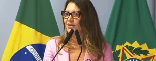 Janja homenageia Marisa, ex-esposa de Lula, durante lan�amento da campanha