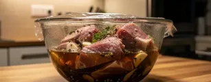 4 alimentos que n�o devem ficar marinando a noite toda