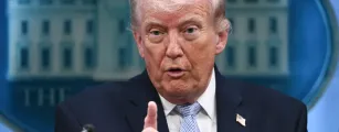 Trump publica mapa tratando Estreito de Ormuz como territ�rio dos EUA