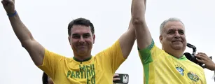 Campanha de Fl�vio Bolsonaro confia em novas pesquisas e aposta em 'estagna��o' da disputa com Lula