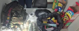 Pol�cia Militar fecha ponto de traficantes no Lobato e apreende drogas, muni��es e roupas camufladas em Salvador
