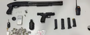 PM acha tonel com armas e drogas enterrado ap�s prender suspeito em Mara�