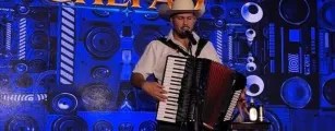 Cantor baiano fecha primeiro DVD em Bras�lia com cl�ssicos da MPB e m�sicas pr�prias