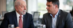 Pesquisa revela: Desaprova��o de Lula cai levemente, mas Fl�vio Bolsonaro segue com mais rejei��o