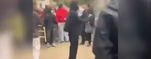 Adolescente de 15 anos � preso por lan�ar fogo no rosto de mulher em protesto na Fran�a