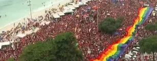 Multid�o gigante toma a praia de Copacabana em apoio a Lula