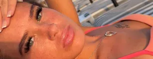 Influenciadora brit�nica acusada de matar namorado enfrenta risco de execu��o e sofre 'terrivelmente' em pris�o no Dubai