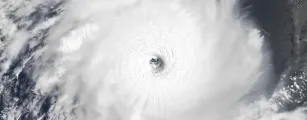 Monstro do mar: Tempestade monstruosa com ventos de 300 km/h amea�a Taiwan e China