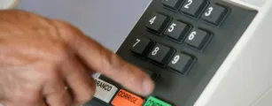 Proibido pedir votos no dia da elei��o: entenda as regras e multas
