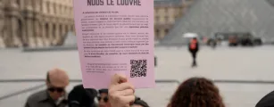 Fran�a fecha museus e mobiliza 70 mil policiais para conter novos protestos