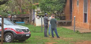Caseiro � morto e esposa baleada enquanto amamentava o filho em haras de Campinas