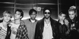 Enrique Iglesias e Santos Bravos lan�am m�sica nova e animada