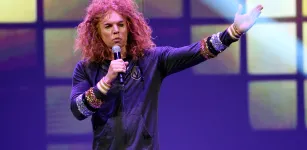 Comediante Carrot Top volta aos palcos em Las Vegas ap�s tentativa de suic�dio