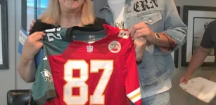 M�e de Travis Kelce nega que filho tenha feito coment�rios ofensivos em redes sociais