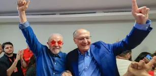 Lula vence em S�o Paulo e diz que 4� mandato � obriga��o com o Brasil