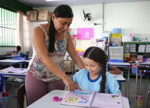 Sancionado piso salarial para professores da educa��o b�sica