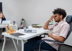 5 sinais silenciosos de que o trabalho est� afetando sua sa�de mental e quase ningu�m percebe