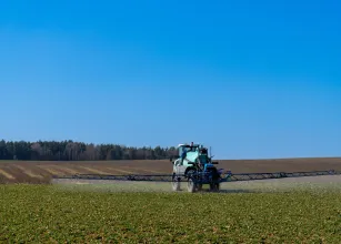 Brasil bate recorde de aprova��o de pesticidas, mas crescem casos de desist�ncia, suspens�o e cancelamento de registros